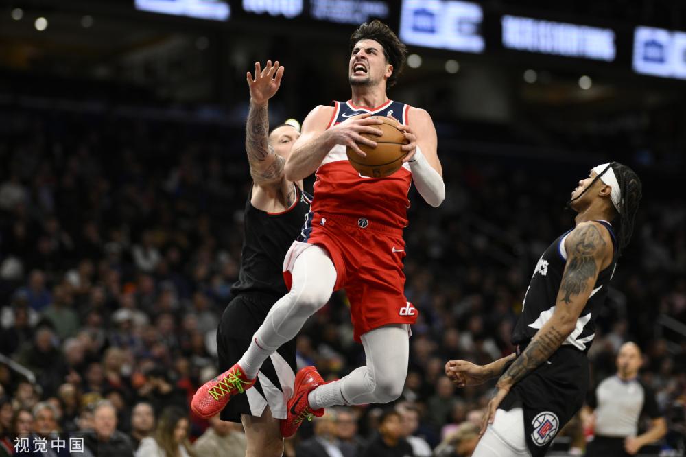 而格外引人 而格外引人