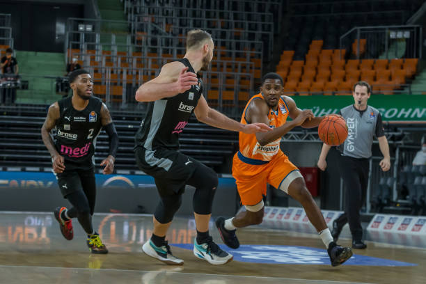 爆冷失利出 爆冷失利出